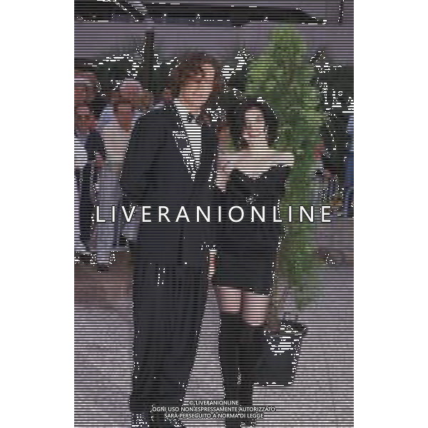 DIAP-RETROSPETTIVA RUPERT EVERETT ATTORE NELLA FOTO RUPERT EVERETT E BEATRICE DALLE A CANNES NELL\'ANNO 1988 AG ALDO LIVERANI SAS