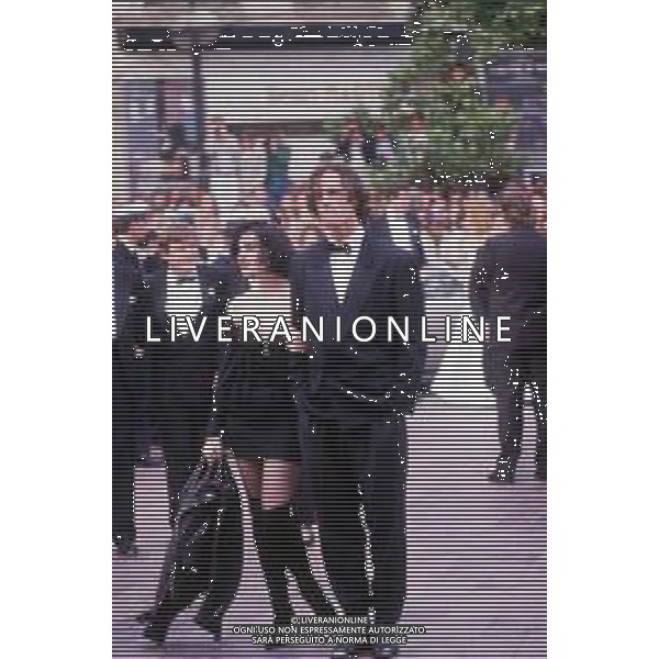 DIAP-RETROSPETTIVA RUPERT EVERETT ATTORE NELLA FOTO RUPERT EVERETT E BEATRICE DALLE A CANNES NELL\'ANNO 1988 AG ALDO LIVERANI SAS