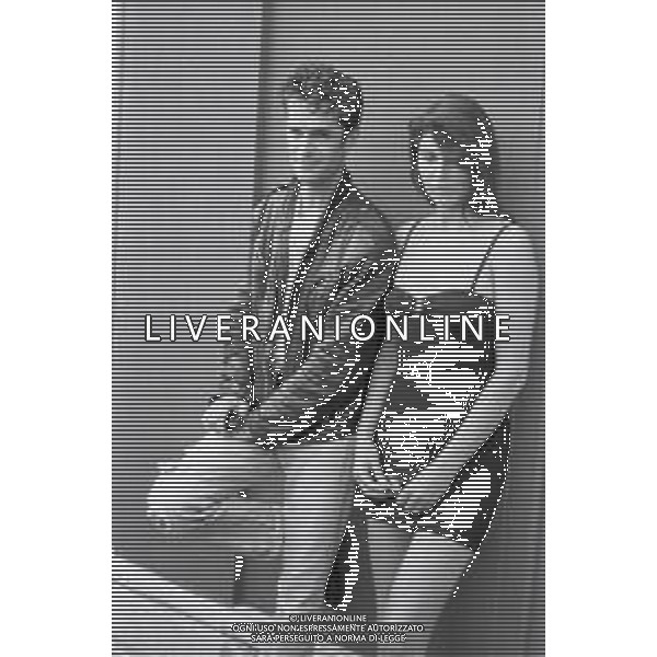 NEG-RETROSPETTIVA RUPERT EVERETT ATTORE NELLA FOTO RUPERT EVERETT CON ANNABEL BROOKS A VENEZIA ANNO 1987 AG ALDO LIVERANI SAS  