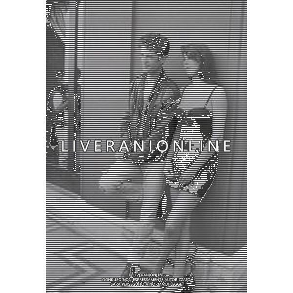 NEG-RETROSPETTIVA RUPERT EVERETT ATTORE NELLA FOTO RUPERT EVERETT CON ANNABEL BROOKS A VENEZIA ANNO 1987 AG ALDO LIVERANI SAS  