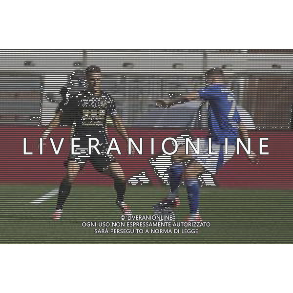 Darko Lazovic of Hellas Verona FC competes for the ball with Ignace Van Der Brempt of Como 1907 during Como 1907 FC vs Hellas Verona FC, 6° Serie A Enilive 2024-25 game at G. Sinigaglia stadium in Como (CO), Italy, on September 29, 2024. (Photo by Davide Casentini)/ AGENZIA ALDO LIVERANI SAS