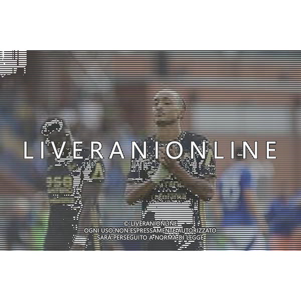 Dailon Rocha Livramento of Hellas Verona FC FC claps the hand during Como 1907 FC vs Hellas Verona FC, 6° Serie A Enilive 2024-25 game at G. Sinigaglia stadium in Como (CO), Italy, on September 29, 2024. (Photo by Davide Casentini)/ AGENZIA ALDO LIVERANI SAS