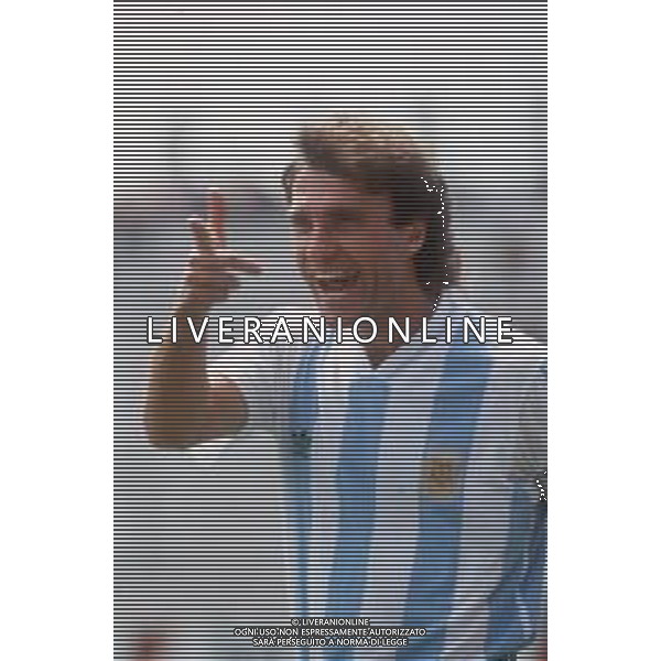 DIAP-RETROSPETTIVA RUGGERI OSCAR ALFREDO CALCIATORE NELLA FOTO RUGGERI ALFREDO OSCAR CON LA MAGLIA DELLA NAZIONALE ARGENTINA AG ALDO LIVERANI SAS