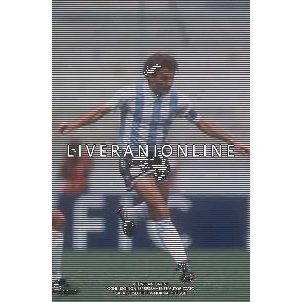 DIAP-RETROSPETTIVA RUGGERI OSCAR ALFREDO CALCIATORE NELLA FOTO RUGGERI ALFREDO OSCAR CON LA MAGLIA DELLA NAZIONALE ARGENTINA AG ALDO LIVERANI SAS