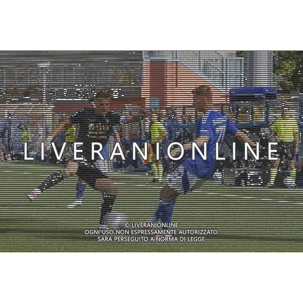 Darko Lazovic of Hellas Verona FC battle for the ball with Ignace Van Der Brempt of Como 1907 during Como 1907 FC vs Hellas Verona FC, 6° Serie A Enilive 2024-25 game at G. Sinigaglia stadium in Como (CO), Italy, on September 29, 2024. (Photo by Davide Casentini)/AGENZIA ALDO LIVERANI SAS
