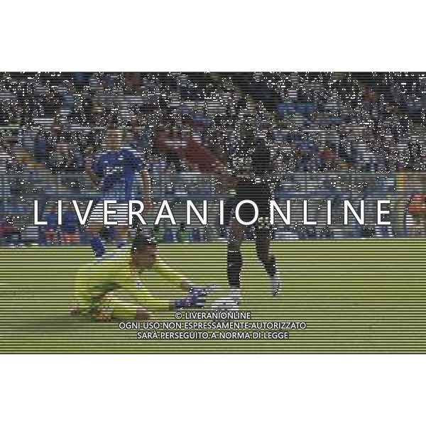 Emil Audero of Como 1907 makes a save on Daniel Mosquera of Hellas Verona FC during Como 1907 FC vs Hellas Verona FC, 6° Serie A Enilive 2024-25 game at G. Sinigaglia stadium in Como (CO), Italy, on September 29, 2024. (Photo by Davide Casentini)/AGENZIA ALDO LIVERANI SAS