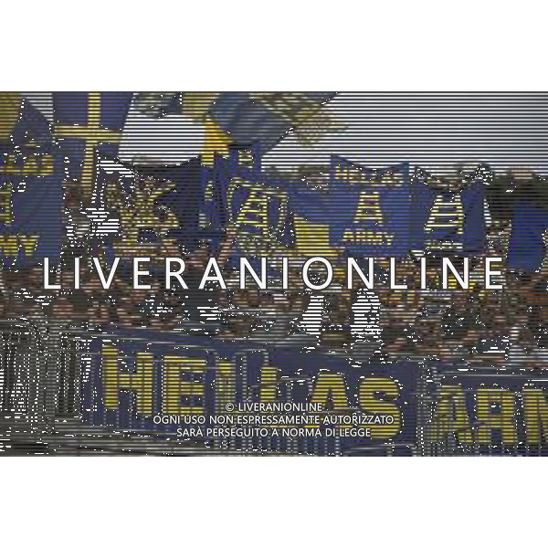 Tifosi - Hellas Verona fans show their support during Como 1907 FC vs Hellas Verona FC, 6° Serie A Enilive 2024-25 game at G. Sinigaglia stadium in Como (CO), Italy, on September 29, 2024. (Photo by Davide Casentini)/AGENZIA ALDO LIVERANI SAS