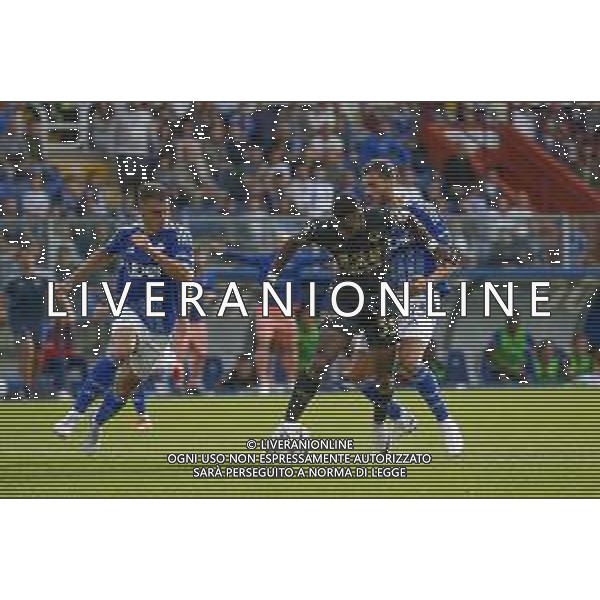 Daniel Mosquera of Hellas Verona FC battle for the ball with Marc-Oliver Kempf of Como 1907 during Como 1907 FC vs Hellas Verona FC, 6° Serie A Enilive 2024-25 game at G. Sinigaglia stadium in Como (CO), Italy, on September 29, 2024. (Photo by Davide Casentini)/AGENZIA ALDO LIVERANI SAS