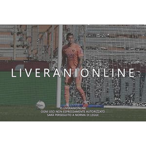 Lorenzo Montipo’ of Hellas Verona FC play the ball during Como 1907 FC vs Hellas Verona FC, 6° Serie A Enilive 2024-25 game at G. Sinigaglia stadium in Como (CO), Italy, on September 29, 2024. (Photo by Davide Casentini)/AGENZIA ALDO LIVERANI SAS