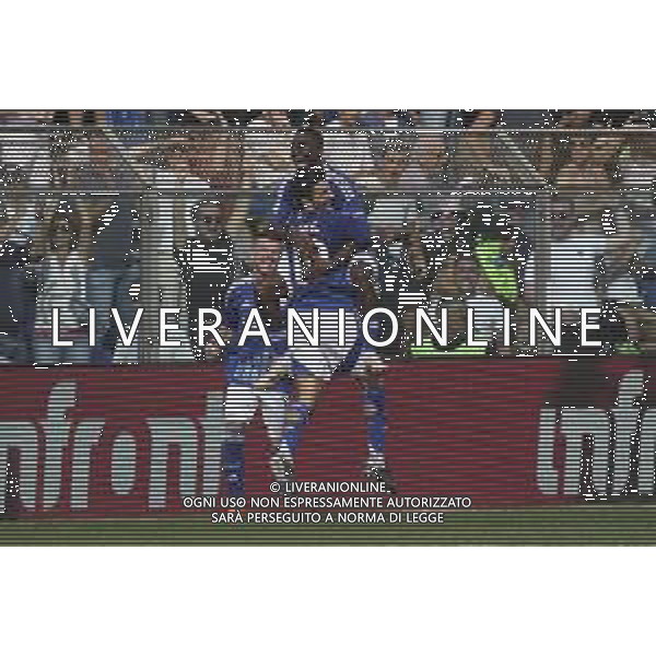 Alieu Fadera of Como 1907 hugs Patrick Cutrone of Como 1907 afther scores a goal during Como 1907 FC vs Hellas Verona FC, 6° Serie A Enilive 2024-25 game at G. Sinigaglia stadium in Como (CO), Italy, on September 29, 2024. (Photo by Davide Casentini)/AGENZIA ALDO LIVERANI SAS