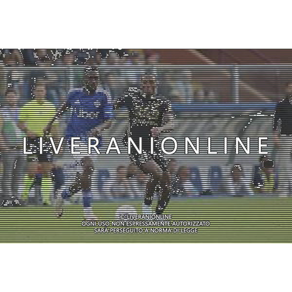 Alieu Fadera of Como 1907 competes for the ball with Jackson Tchatchoua of Hellas Verona FC during Como 1907 FC vs Hellas Verona FC, 6° Serie A Enilive 2024-25 game at G. Sinigaglia stadium in Como (CO), Italy, on September 29, 2024. (Photo by Davide Casentini)/AGENZIA ALDO LIVERANI SAS