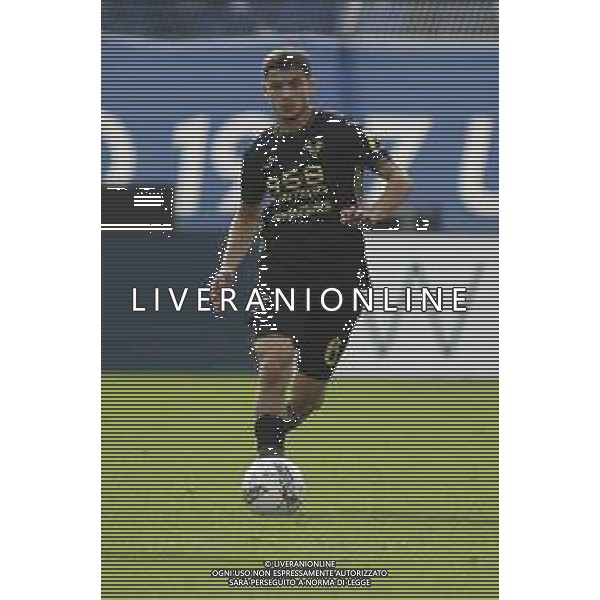 Reda Belahyane of Hellas Verona FC play the ball during Como 1907 FC vs Hellas Verona FC, 6° Serie A Enilive 2024-25 game at G. Sinigaglia stadium in Como (CO), Italy, on September 29, 2024. (Photo by Davide Casentini)/AGENZIA ALDO LIVERANI SAS