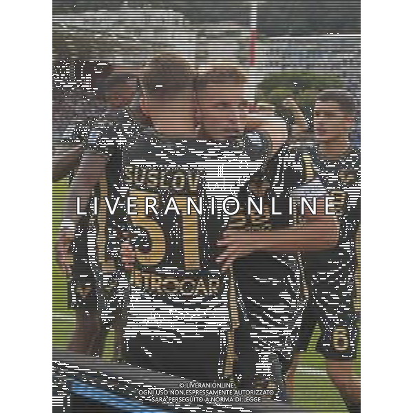 Darko Lazovic of Hellas Verona FC celebrates with team mate during Como 1907 FC vs Hellas Verona FC, 6° Serie A Enilive 2024-25 game at G. Sinigaglia stadium in Como (CO), Italy, on September 29, 2024. (Photo by Davide Casentini)/AGENZIA ALDO LIVERANI SAS