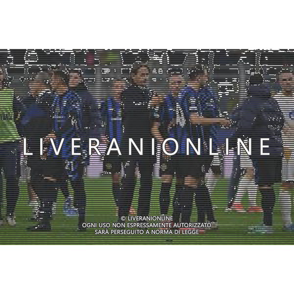 Inter vs Stella Rossa nella foto Simone Inzaghi allenatore Inter con i suoi giocatori a fine gara Milano 01-10-2024 Stadio Giuseppe Meazza - San Siro UEFA Champions League fase a girone unico - 2a giornata foto Roberto Garavaglia/Agenzia Aldo Liverani sas/AGENZIA ALDO LIVERANI SAS