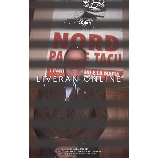 DIAP-RETROSPETTIVA MARCO FORMENTINI POLITICO NELLA FOTO MARCO FORMENTINI NELLA SEDE DELLA LEGA LOMBARDA NELL\'ANNO 1993 AG CONTROLUCE-AG ALDO LIVERANI SAS