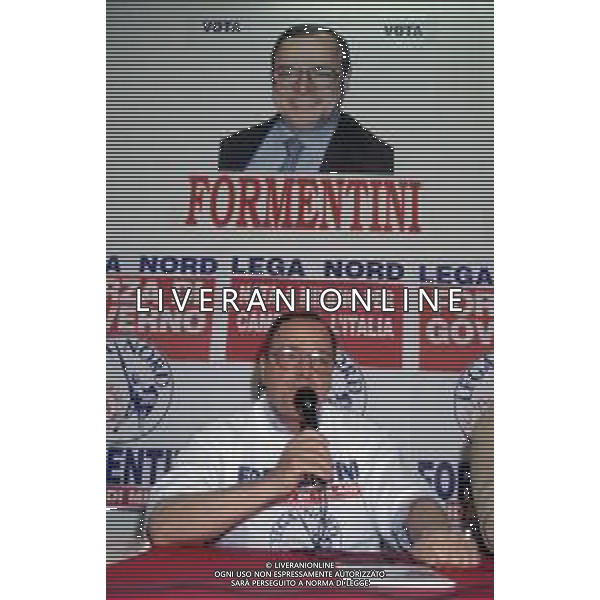 DIAP-RETROSPETTIVA MARCO FORMENTINI POLITICO NELLA FOTO MARCO FORMENTINI NELLA SEDE DELLA LEGA LOMBARDA DURANTE LO SCRUTINIO DELLE VOTAZIONI PER L\'ELEZIONE DA SINDACO DI MILANO NELL\'ANNO 1993 AG CONTROLUCE-AG ALDO LIVERANI SAS 