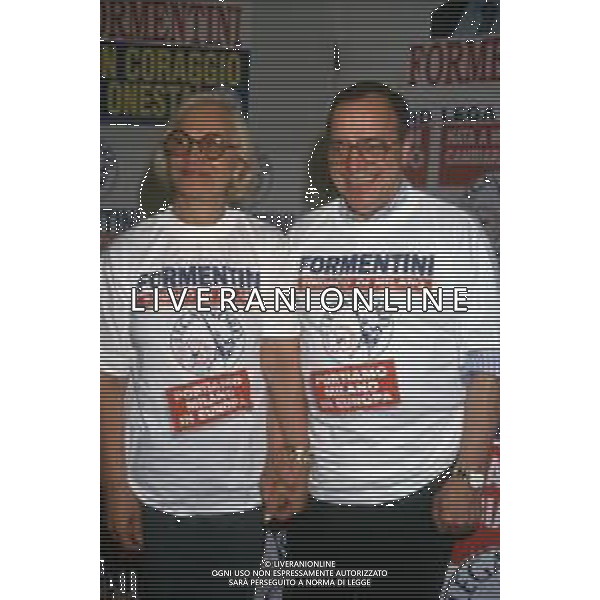 DIAP-RETROSPETTIVA MARCO FORMENTINI POLITICO NELLA FOTO MARCO FORMENTINI CON LA MOGLIE AUGUSTA GARIBOLDI NELLA SEDE DELLA LEGA LOMBARDA DURANTE LO SCRUTINIO DELLE VOTAZIONI PER L\'ELEZIONE DA SINDACO DI MILANO NELL\'ANNO 1993 AG CONTROLUCE-AG ALDO LIVERANI SAS 