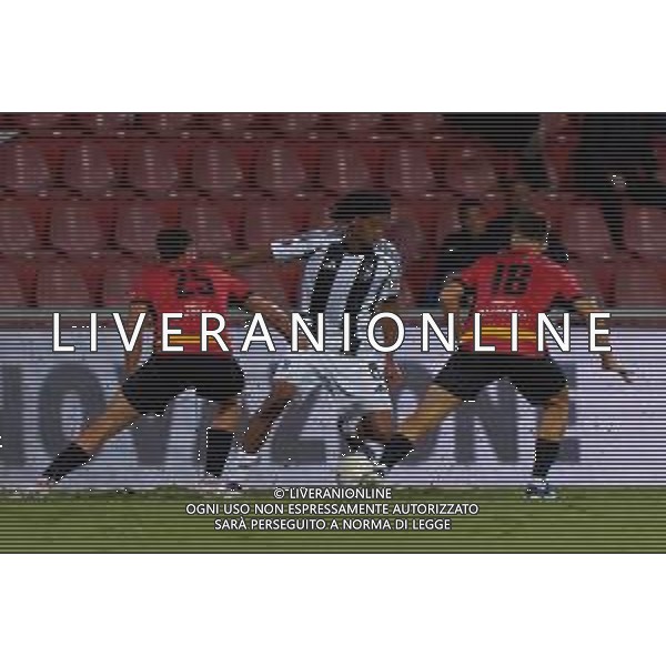 TVEM September 30, 2024 Monopoli, Italy - Benevento vs Juventus Next Gen - Italian soccer serie C 2024/25 - Ciro Vigorito Stadium. In the pic: Livano Comenencia of Juventus Next Gen in action against Angelo Viscardi and Pier Luigi Simonetti of Benevento foto emmanuele mastrodonato-ag aldo liverani sas