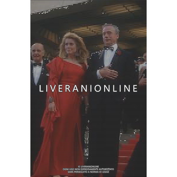 DIAP-RETROSPETTIVA CATHERINE DENEUVE ATTRICE NELLA FOTO CATHERINE DENEUVE CON YVES MONTAND A CANNES NELL\'ANNO 1987 PH DAVIDE MANDRINI-AG ALDO LIVERANI SAS  