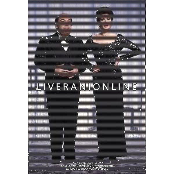 DIAP-RETROSPETTIVA LINO BANFI ATTORE NELLA FOTO LINO BANFI CON EDWIGE FENECH AG ALDO LIVERANI SAS
