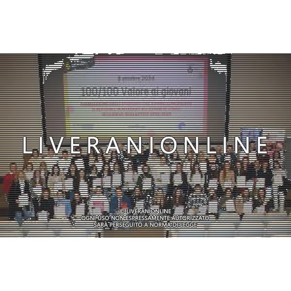 IMOLA 05 10 2024 SALA BCC "100/100 VALORE AI GIOVANI"PREMIAZIONE DEGLI STUDENTI CHE HANNO CONSEGUITO IL MASSIMO PUNTEGGIO ALL\'ESAME DI STATO NELL\'ANNO SCOLASTICO 2023/2024 NELLA FOTO PRESENTI VICE SINDACO FABRIZIO CASTELLARI PAOLO MONGARDI SACMI E BCC,DON PIERPAOLO PASINI, GIANMARIA GHETTI DIRIGENTE SCOLASTICO,GINASI CONFARTIGANATO,PAOLO MONGARDI SACMI E BCC E TIZIANO DALLE FABBRICHE FOTO GIANNI SANNA-AG ALDO LIVERANI SAS