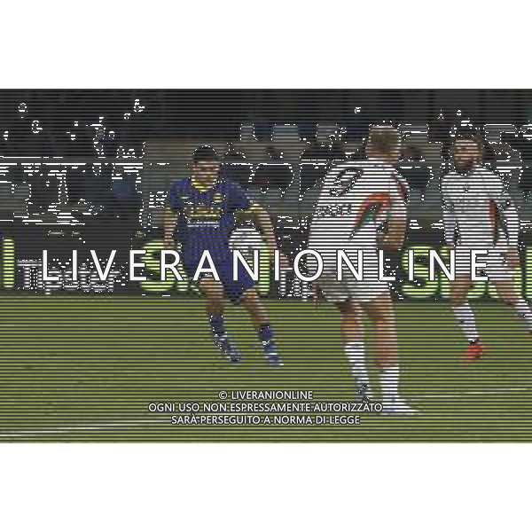 Reda Belahyane of Hellas Verona FC play the ball during Hellas Verona FC vs Venezia FC , 7° Serie A Enilive 2024-25 game at Marcantonio Bentegodi Stadium in Verona (VR), Italy, on October 04, 2024. (Photo by Davide Casentini) AG ALDO LIVERANI SAS