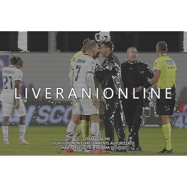 ZCP - 06/10/2024 FIORENTINA - MILAN Campionato di calcio serie A 2024/2025 - nella foto: giocatori del milan discutono con l\'arbitro a fine gara e Paulo Fonseca head coach of AC Milan cerca di smorzare la tensione ©Claudio Zamagni/Agenzia Aldo Liverani s.a.s./AGENZIA ALDO LIVERANI SAS