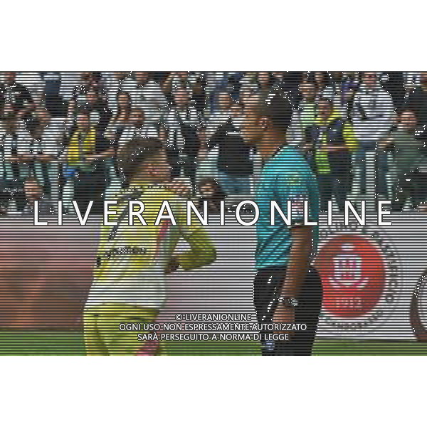 Torino 06.10.2024 Allianz Stadium @Manuela Viganti /Ag. Aldo Liverani sas Juventus vs Cagliari Campionato Calcio Serie A Enilive 2024/2025 7a giornata Nella foto: Francisco Conceicao protesta per l\'espulsione con l\'arbitro Livio Marinelli