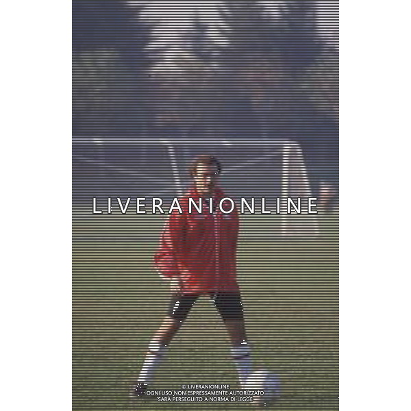DIAP-RETROSPETTIVA DIEGO ABATANTUONO ATTORE NELLA FOTO DIEGO ABATANTUONO CON LA MAGLIA DEL MILAN AG ALDO LIVERANI SAS
