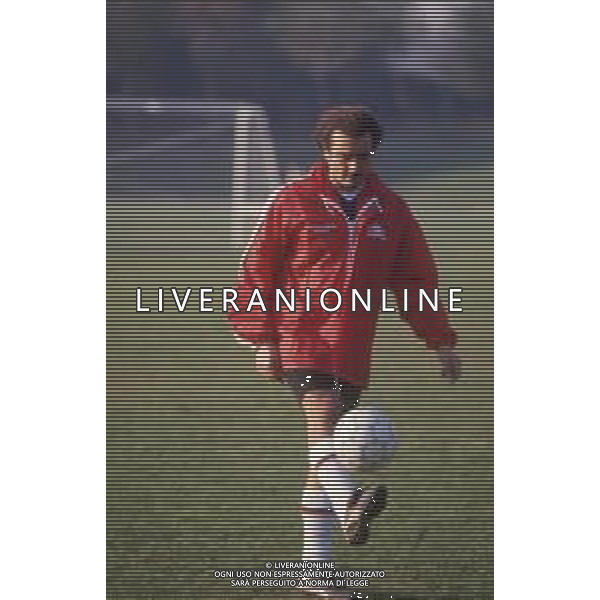 DIAP-RETROSPETTIVA DIEGO ABATANTUONO ATTORE NELLA FOTO DIEGO ABATANTUONO CON LA MAGLIA DEL MILAN AG ALDO LIVERANI SAS