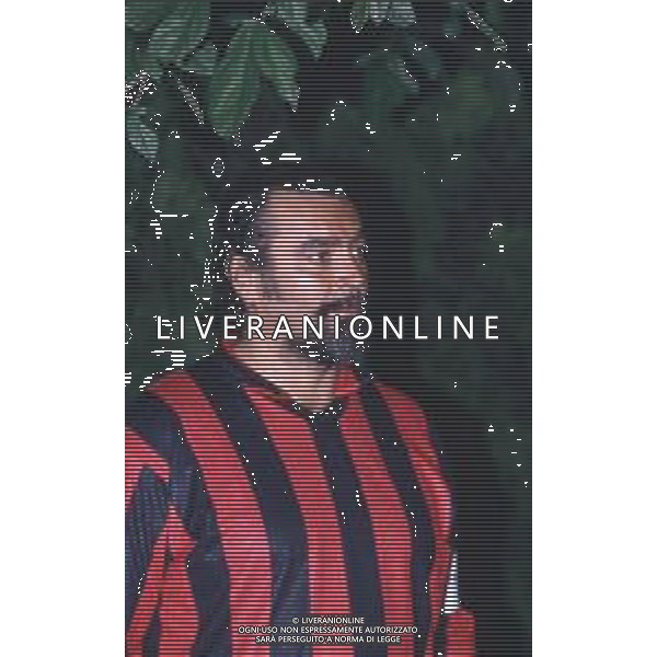 DIAP-RETROSPETTIVA DIEGO ABATANTUONO ATTORE NELLA FOTO DIEGO ABATANTUONO CON LA MAGLIA DEL MILAN AG ALDO LIVERANI SAS