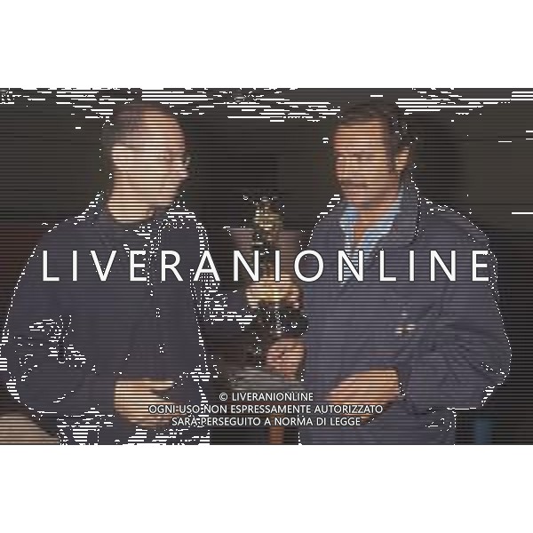 DIAP-RETROSPETTIVA DIEGO ABATANTUONO ATTORE NELLA FOTO DIEGO ABATANTUONO CON GABRIELE SALVATORES CON LA STATUETTA DELL\'OSCAR PER IL FILM “MEDITERRANEO “ANNO 1991 AG ALDO LIVERANI SAS