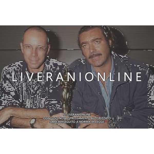 DIAP-RETROSPETTIVA DIEGO ABATANTUONO ATTORE NELLA FOTO DIEGO ABATANTUONO CON GABRIELE SALVATORES CON LA STATUETTA DELL\'OSCAR PER IL FILM “MEDITERRANEO “ANNO 1991 AG ALDO LIVERANI SAS
