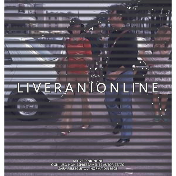 DIAP-RETROSPETTIVA GERALDINE CHAPLIN ATTRICE NELLA FOTO GERALDINE CHAPLIN CON CARLOS MAURA A CANNES NELL\'ANNO 1974 AG ALDO LIVERANI SAS
