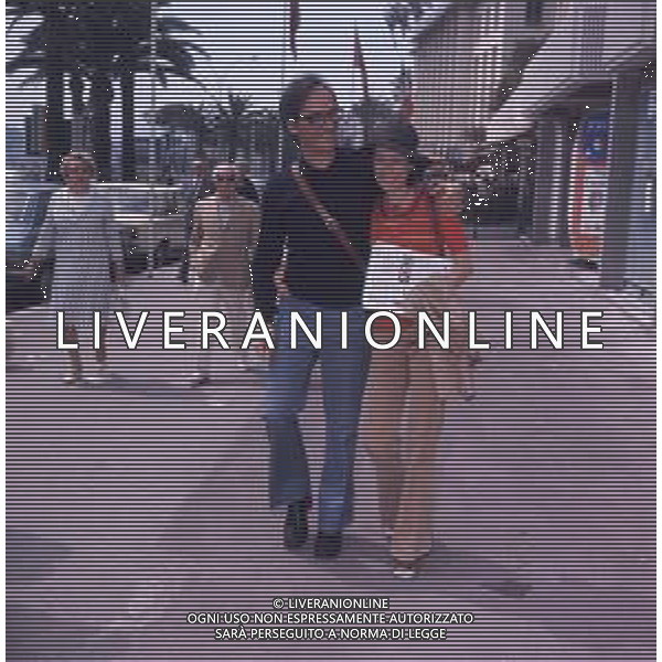 DIAP-RETROSPETTIVA GERALDINE CHAPLIN ATTRICE NELLA FOTO GERALDINE CHAPLIN CON CARLOS MAURA A CANNES NELL\'ANNO 1974 AG ALDO LIVERANI SAS