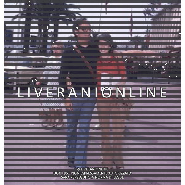 DIAP-RETROSPETTIVA GERALDINE CHAPLIN ATTRICE NELLA FOTO GERALDINE CHAPLIN CON CARLOS MAURA A CANNES NELL\'ANNO 1974 AG ALDO LIVERANI SAS