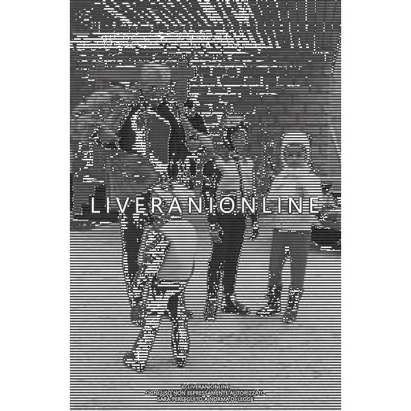 NEG-RETROSPETTIVA MOHAMMAD REZA PAHLAVI SCIA\' DI PERSIA NELLA FOTO MOHAMMAD REZA PAHLAVI SCIA\' DI PERSIA CON LA FAMIGLIA A SAINT MORITZ NELL\'ANNO 1970 AG ALDO LIVERANI SAS 