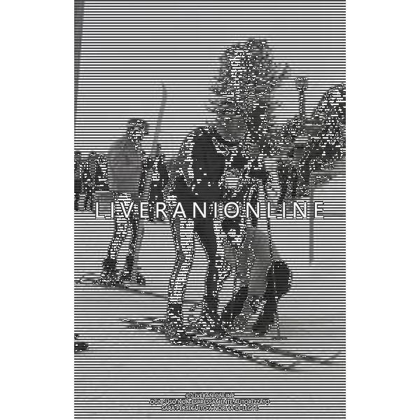 NEG-RETROSPETTIVA MOHAMMAD REZA PAHLAVI SCIA\' DI PERSIA NELLA FOTO MOHAMMAD REZA PAHLAVI SCIA\' DI PERSIA CON LA FAMIGLIA A SAINT MORITZ NELL\'ANNO 1970 AG ALDO LIVERANI SAS 