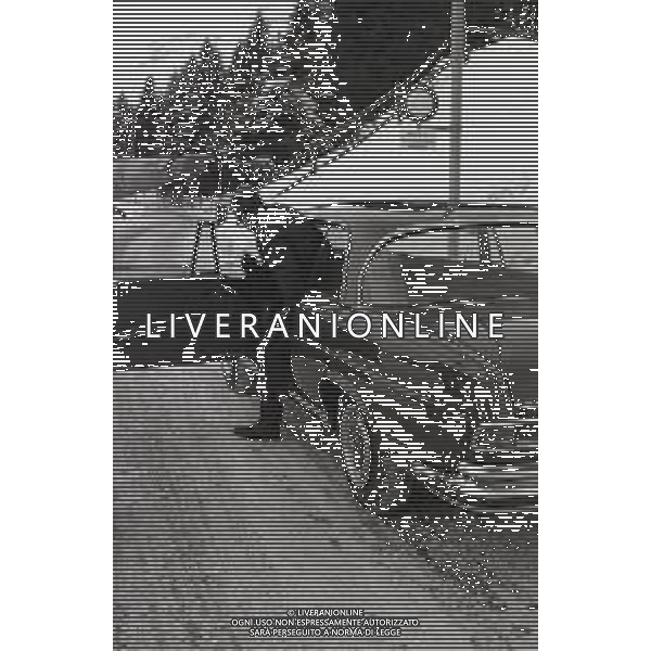 NEG-RETROSPETTIVA MOHAMMAD REZA PAHLAVI SCIA\' DI PERSIA NELLA FOTO MOHAMMAD REZA PAHLAVI SCIA\' DI PERSIA CON LA FAMIGLIA A SAINT MORITZ NELL\'ANNO 1970 AG ALDO LIVERANI SAS 