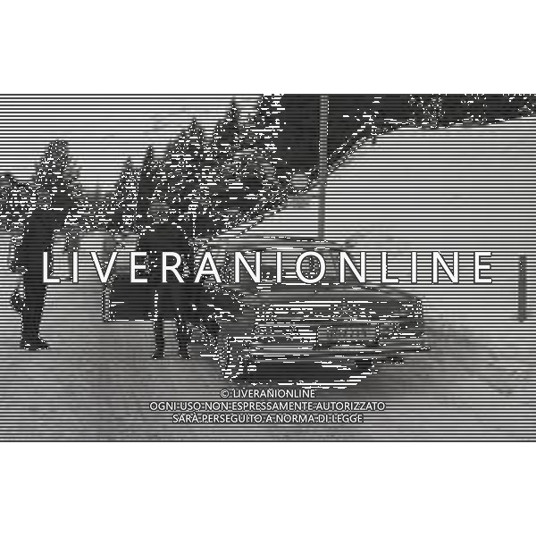 NEG-RETROSPETTIVA MOHAMMAD REZA PAHLAVI SCIA\' DI PERSIA NELLA FOTO MOHAMMAD REZA PAHLAVI SCIA\' DI PERSIA CON LA FAMIGLIA A SAINT MORITZ NELL\'ANNO 1970 AG ALDO LIVERANI SAS 