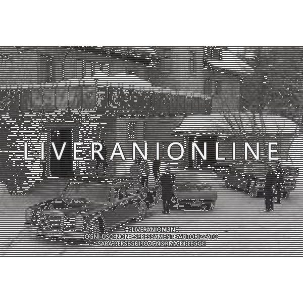 NEG-RETROSPETTIVA MOHAMMAD REZA PAHLAVI SCIA\' DI PERSIA NELLA FOTO MOHAMMAD REZA PAHLAVI SCIA\' DI PERSIA CON LA FAMIGLIA A SAINT MORITZ NELL\'ANNO 1970 AG ALDO LIVERANI SAS 