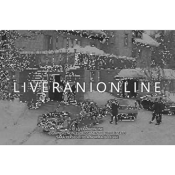 NEG-RETROSPETTIVA MOHAMMAD REZA PAHLAVI SCIA\' DI PERSIA NELLA FOTO MOHAMMAD REZA PAHLAVI SCIA\' DI PERSIA CON LA FAMIGLIA A SAINT MORITZ NELL\'ANNO 1970 AG ALDO LIVERANI SAS 