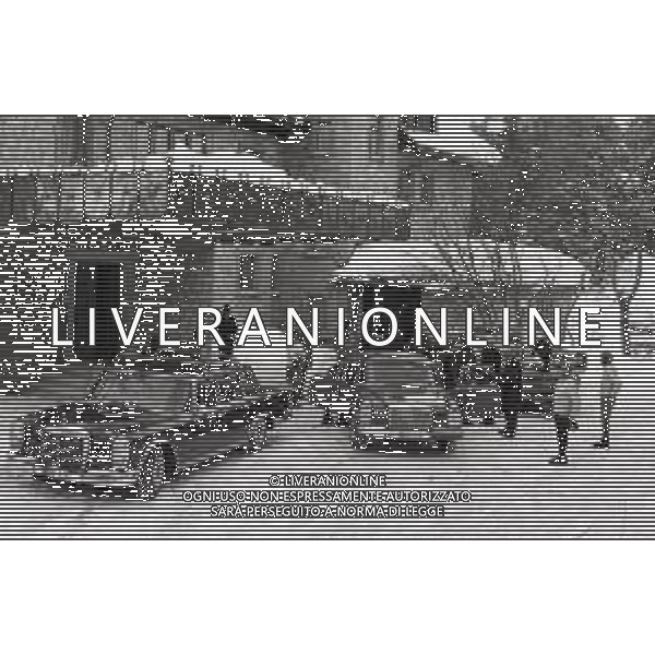 NEG-RETROSPETTIVA MOHAMMAD REZA PAHLAVI SCIA\' DI PERSIA NELLA FOTO MOHAMMAD REZA PAHLAVI SCIA\' DI PERSIA CON LA FAMIGLIA A SAINT MORITZ NELL\'ANNO 1970 AG ALDO LIVERANI SAS 