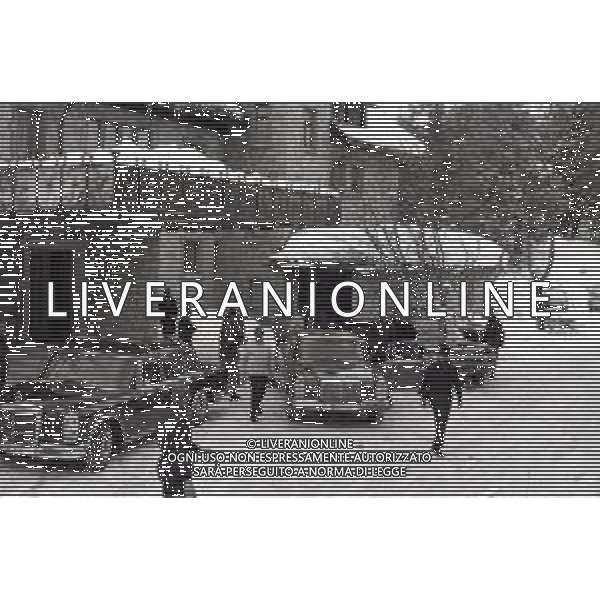 NEG-RETROSPETTIVA MOHAMMAD REZA PAHLAVI SCIA\' DI PERSIA NELLA FOTO MOHAMMAD REZA PAHLAVI SCIA\' DI PERSIA CON LA FAMIGLIA A SAINT MORITZ NELL\'ANNO 1970 AG ALDO LIVERANI SAS 
