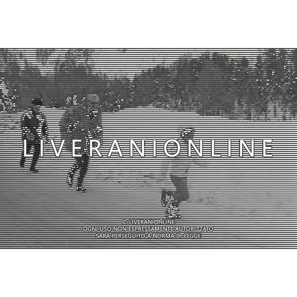 NEG-RETROSPETTIVA MOHAMMAD REZA PAHLAVI SCIA\' DI PERSIA NELLA FOTO MOHAMMAD REZA PAHLAVI SCIA\' DI PERSIA CON LA FAMIGLIA A SAINT MORITZ NELL\'ANNO 1970 AG ALDO LIVERANI SAS 