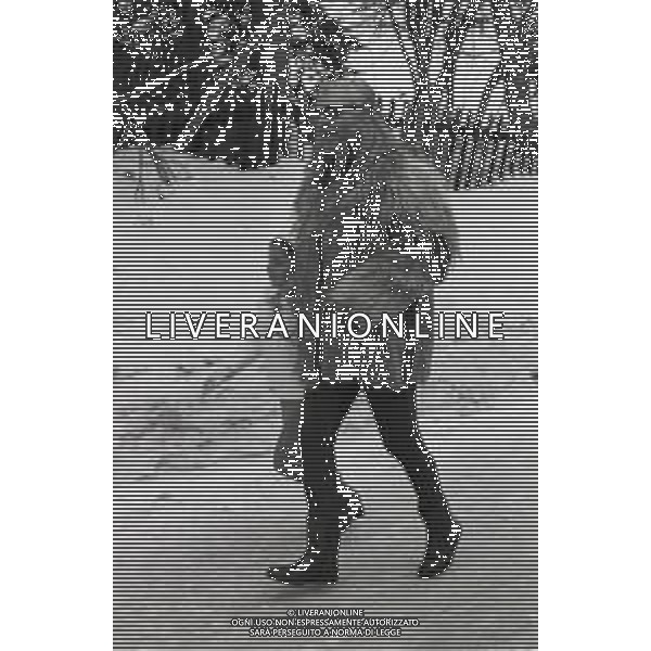 NEG-RETROSPETTIVA MOHAMMAD REZA PAHLAVI SCIA\' DI PERSIA NELLA FOTO MOHAMMAD REZA PAHLAVI SCIA\' DI PERSIA CON LA FAMIGLIA A SAINT MORITZ NELL\'ANNO 1970 AG ALDO LIVERANI SAS 