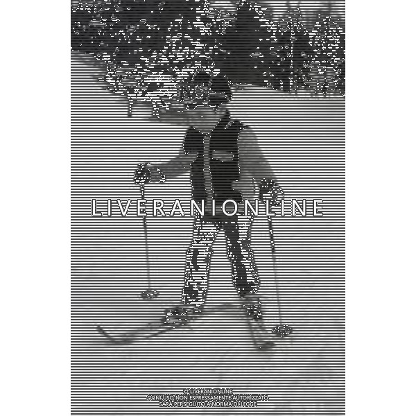NEG-RETROSPETTIVA MOHAMMAD REZA PAHLAVI SCIA\' DI PERSIA NELLA FOTO MOHAMMAD REZA PAHLAVI SCIA\' DI PERSIA CON LA FAMIGLIA A SAINT MORITZ NELL\'ANNO 1970 AG ALDO LIVERANI SAS 