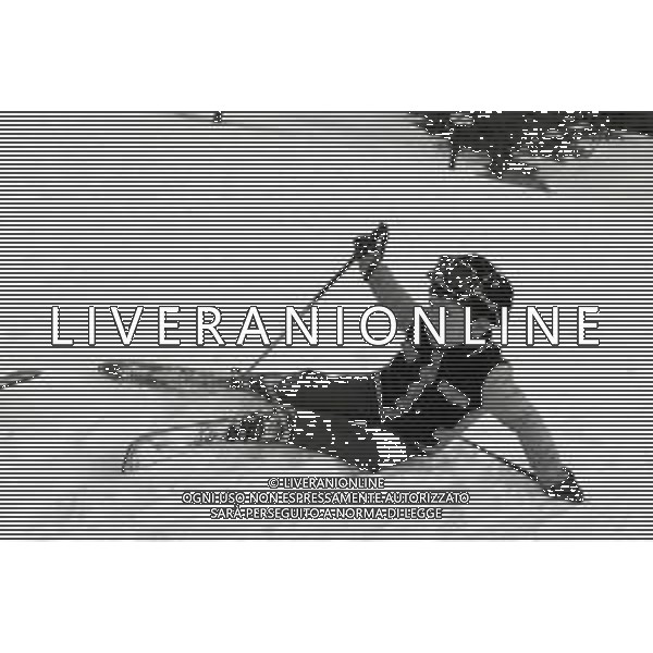 NEG-RETROSPETTIVA MOHAMMAD REZA PAHLAVI SCIA\' DI PERSIA NELLA FOTO MOHAMMAD REZA PAHLAVI SCIA\' DI PERSIA CON LA FAMIGLIA A SAINT MORITZ NELL\'ANNO 1970 AG ALDO LIVERANI SAS 
