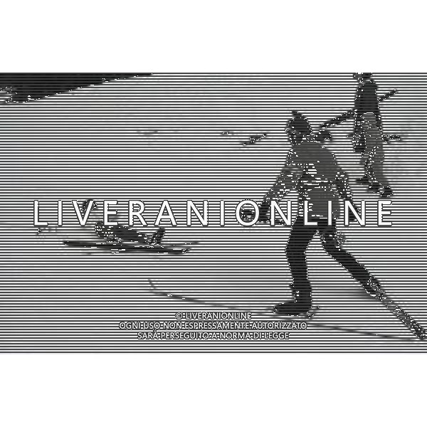 NEG-RETROSPETTIVA MOHAMMAD REZA PAHLAVI SCIA\' DI PERSIA NELLA FOTO MOHAMMAD REZA PAHLAVI SCIA\' DI PERSIA CON LA FAMIGLIA A SAINT MORITZ NELL\'ANNO 1970 AG ALDO LIVERANI SAS 