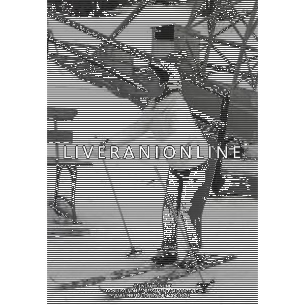 NEG-RETROSPETTIVA MOHAMMAD REZA PAHLAVI SCIA\' DI PERSIA NELLA FOTO MOHAMMAD REZA PAHLAVI SCIA\' DI PERSIA CON LA FAMIGLIA A SAINT MORITZ NELL\'ANNO 1970 AG ALDO LIVERANI SAS 